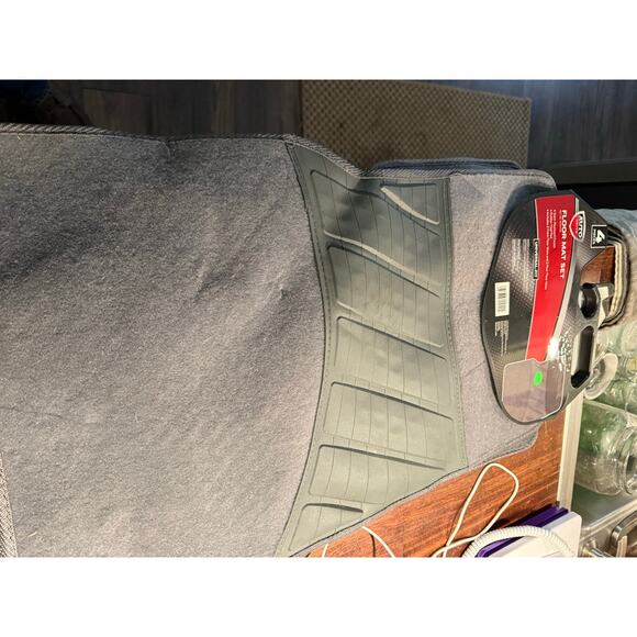 Auto Floor Mat Set – 4 Pieces, Universal Fit, Grey - Brand New - Picture 2 of 8